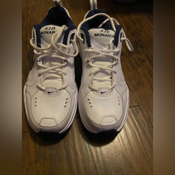 Authentic Nike Men”s Sneakers size11 NWOT - Picture 3 of 11